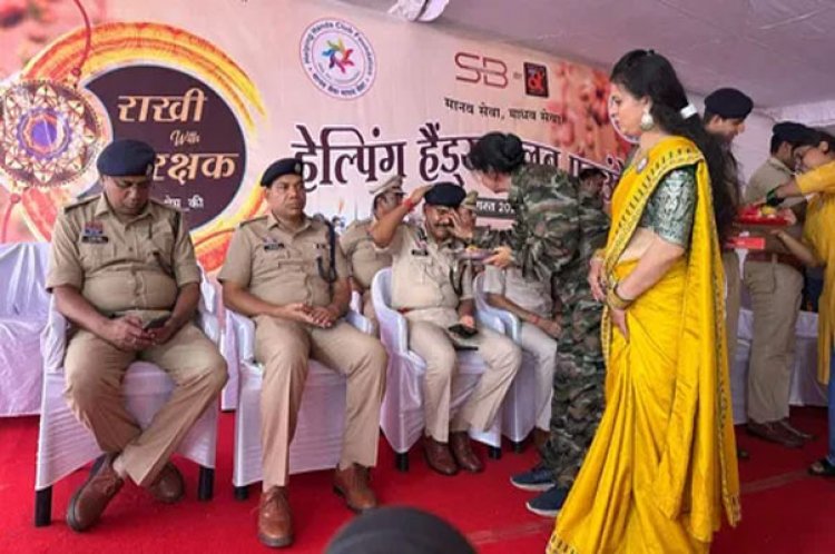 महिलाओं ने जवानों की कलाई में बांधी प्रेम की डोर, कहा- जब आप जागते हैं, तभी हम चैन से सो पाते हैं…