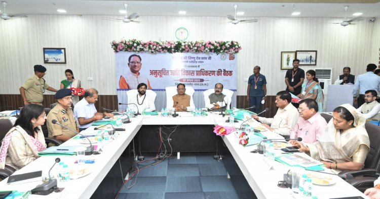 अनुसूचित जाति विकास प्राधिकरण मद से स्वीकृत कार्यों को गंभीरता से लेकर पूरी गुणवत्ता के साथ समय सीमा में पूर्ण कराएं कलेक्टर्स : मुख्यमंत्री  विष्णुदेव साय