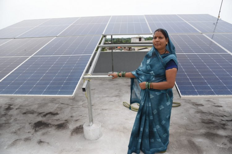 सोलर पैनल से मिली बिजली बिल में राहत, अब पढ़ाई और घर खर्च में लग रहा पैसा