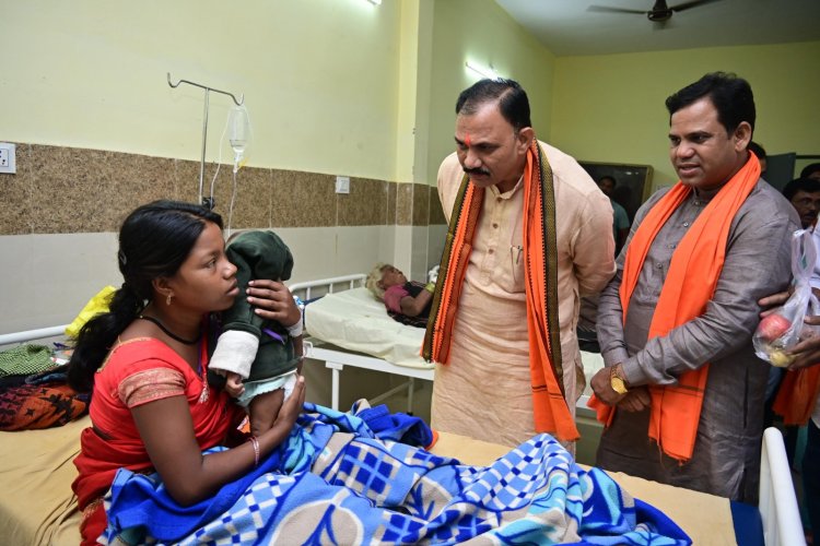 स्वास्थ्य केंद्र का किया निरीक्षण, वार्ड में भर्ती मरीजों से बातचीत कर हालचाल पूछा 