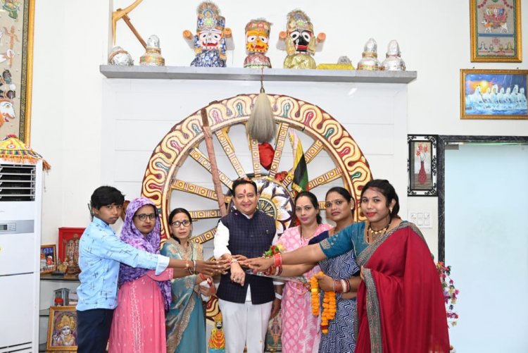 रक्षासूत्र में बंधा जनसेवा का संकल्प: बसना की बहनों ने विधायक डॉ संपत अग्रवाल को बांधी राखी, विधायक ने रक्षा का लिया संकल्प