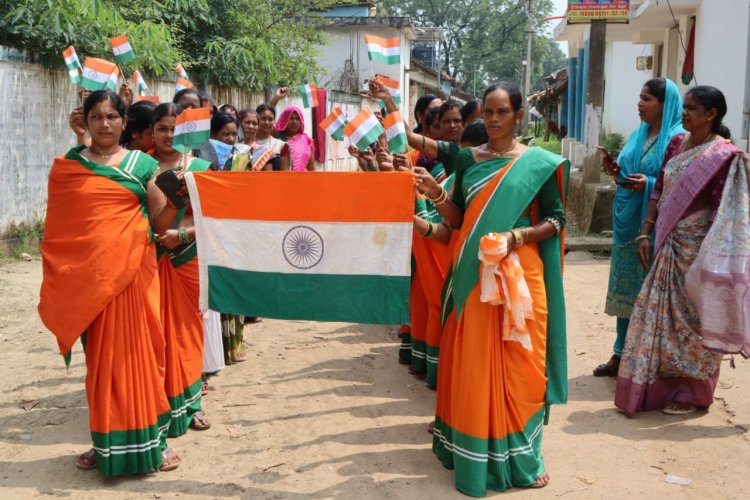  हर घर तिरंगा अभियान में गूंजा देशभक्ति का संदेश - बिहान दीदियों ने निकाली तिरंगा रैली