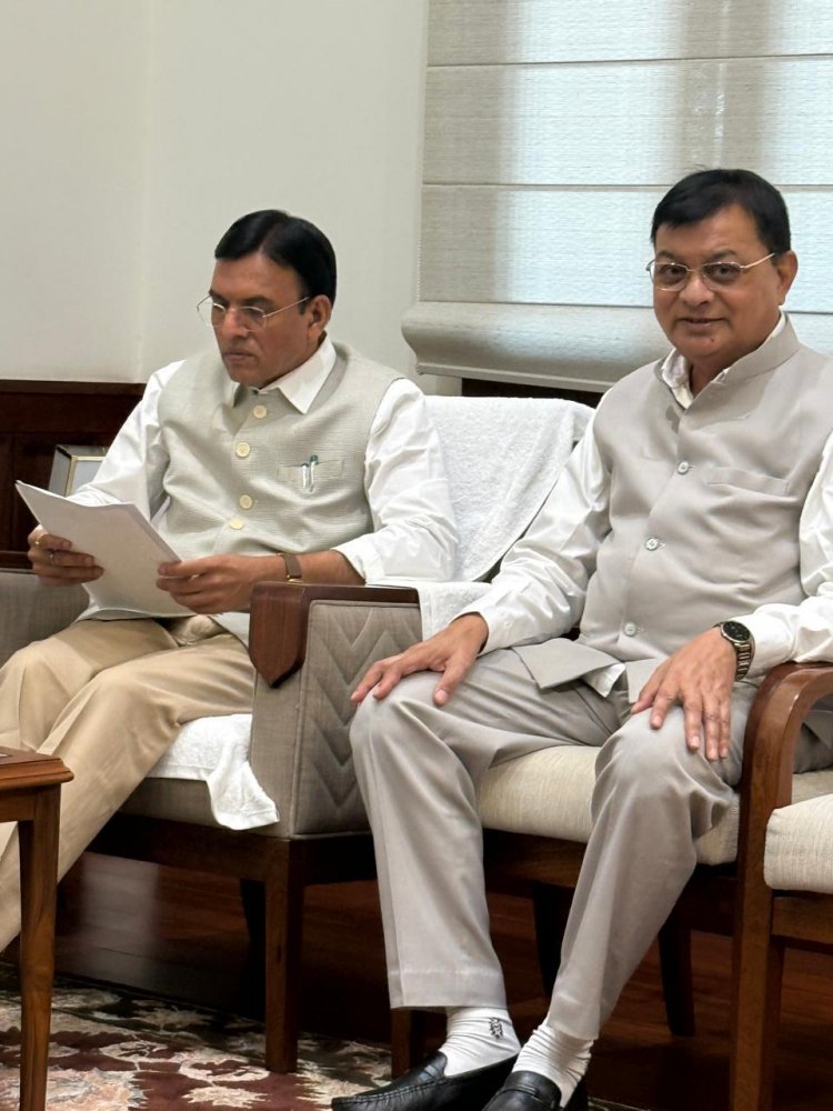 श्रम मंत्री  लखन लाल देवांगन ने की केंद्रीय श्रम मंत्री  मनसुख एल मंडाविया से मुलाक़ात,प्रदेश में ईएसआईसी नर्सिंग कॉलेज की स्थापना हेतु की मांग