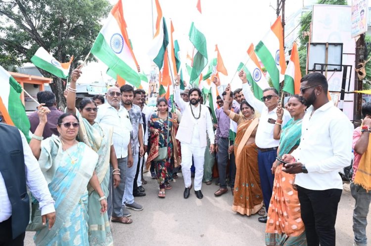 तिरंगे की शान में एकजुट हुआ आरंग – गुरु खुशवंत साहेब जी की अगुवाई में निकली ऐतिहासिक तिरंगा यात्रा