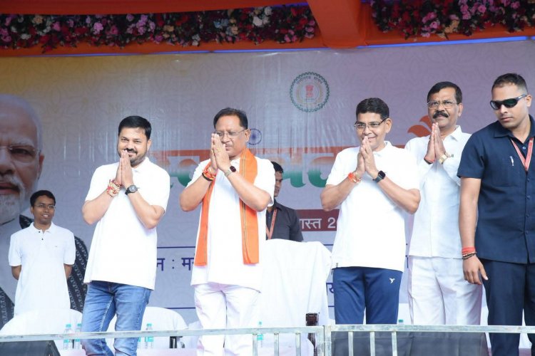 "जब तक सांस चलेगी, तिरंगे की शान में कोई कमी नहीं आने देंगे, मोर तिरंगा मोर अभिमान - यही है मेरी जान"