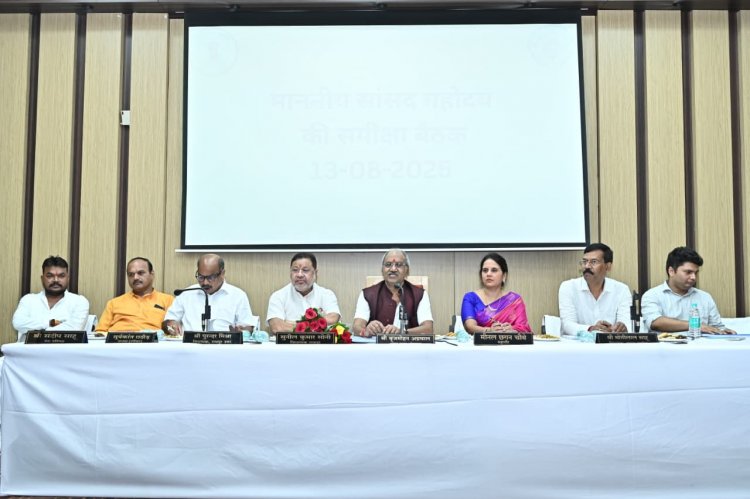 बाजारों में दुकानदारों द्वारा सड़कों पर किये गए कब्जोँ को हटाने तत्काल अभियान चलाएं- रायपुर लोकसभा सांसद बृजमोहन अग्रवाल