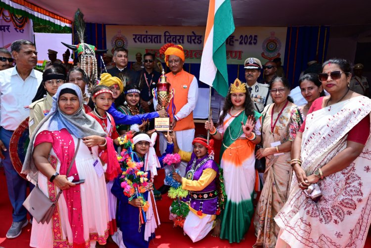 स्वतंत्रता दिवस समारोह: शालेय विद्यार्थियों की सांस्कृतिक प्रस्तुतियों ने बांधा समां