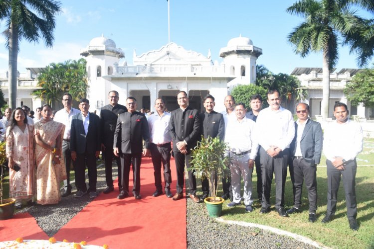 अम्बिकापुर : स्वतंत्रता दिवस के अवसर पर कलेक्टर  विलास भोसकर ने जिला कलेक्टोरेट परिसर में किया ध्वजारोहण