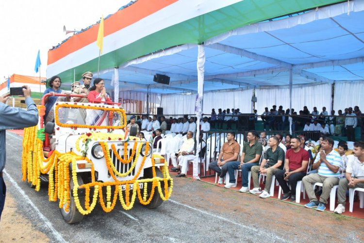 कोण्डागांव जिले में उमंग और हर्षाेल्लास के साथ मनाया गया स्वतंत्रता दिवस समारोह