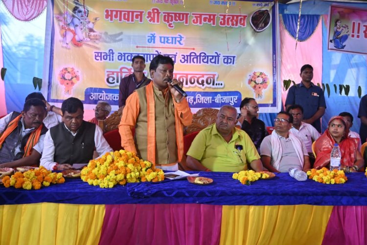 भैरमगढ़ कृष्ण मंदिर में यादव समाज द्वारा आयोजित जन्माष्टमी उत्सव में शामिल हुए सांसद महेश कश्यप