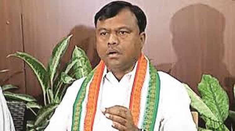 बस्तर में आदिवासी सुरक्षित नहीं, आदिवासी युवक को नक्सली बताकर गोली मारा - दीपक बैज