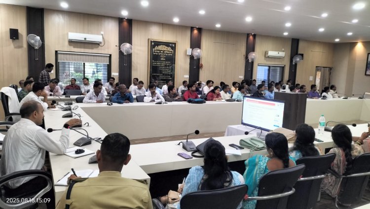 मुख्यमंत्री  विष्णु देव साय ने वीसी लेकर की जिलों में लंबित कार्यों की समीक्षा  वर्चुअल बैठक में कलेक्टर हुए सम्मिलित