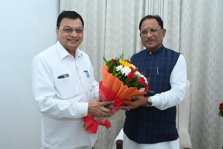 मुख्यमंत्री श्री साय से वाणिज्य एवं उद्योग मंत्री  लखनलाल देवांगन ने की सौजन्य मुलाकात