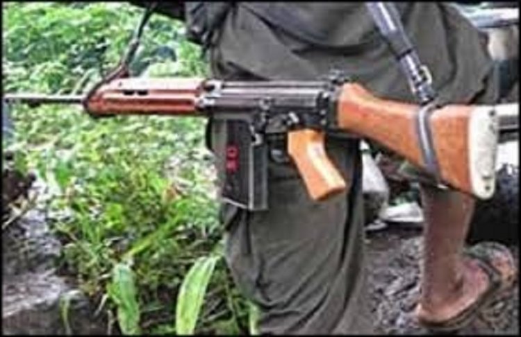 नक्सली स्मारक पर तिरंगा फहराने वाले छात्र की नक्सलियों ने कर दी हत्या…