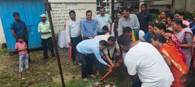 ग्रामीण विधायक द्वारा सामुदायिक भवन में शौचालय निर्माण हेतु विधायक निधि से 5 लाख रूपये स्वेछानुदान देने की घोषणा