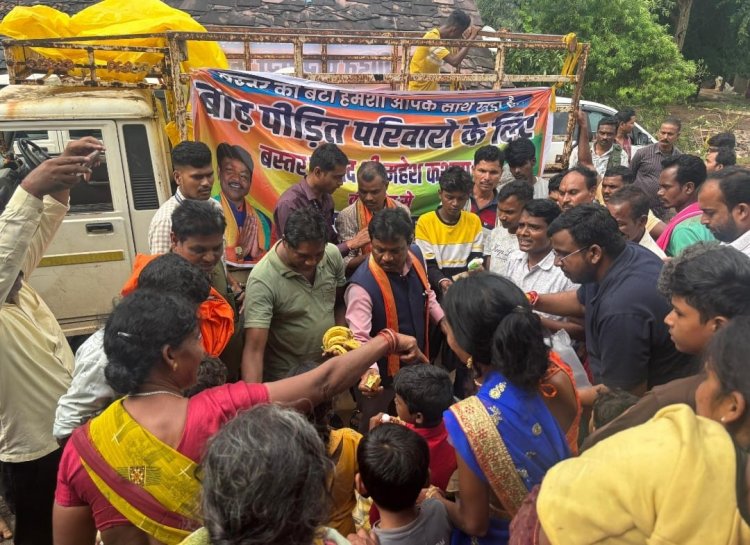 बाढ़ पीड़ितों से राहत शिविर में मिले बस्तर सांसद महेश कश्यप