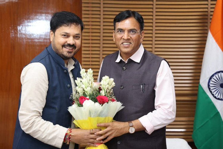 विधायक अनुज ने धरसींवा विधानसभा क्षेत्र के श्रमिकों के परेशानियों को केंद्रीय श्रम एवं रोजगार मंत्री के समक्ष रखा