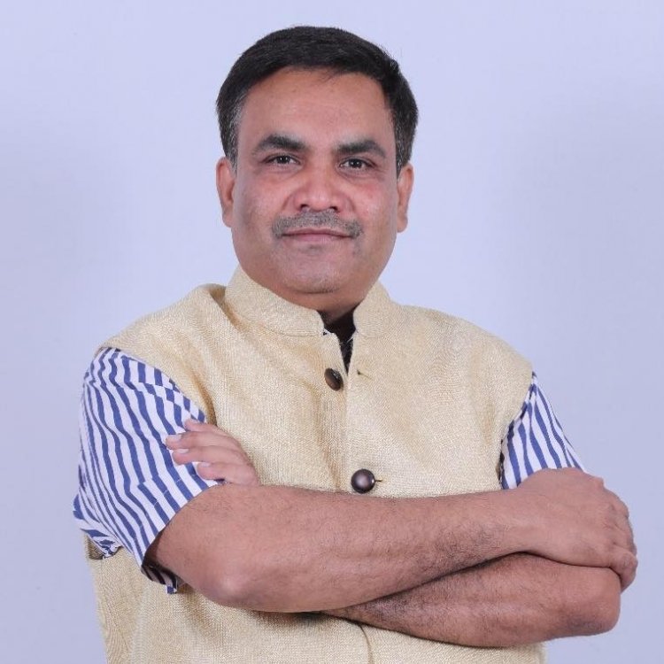 राहुल गांधी की जनसभा के दौरान प्रधानमंत्री नरेंद्र मोदी और उनकी माँ के खिलाफ अपशब्दों का ... डॉ. सलीम राज ने इस घटना को “राजनीतिक नीचता की पराकाष्ठा” बताते हुए तीखा हमला बोला