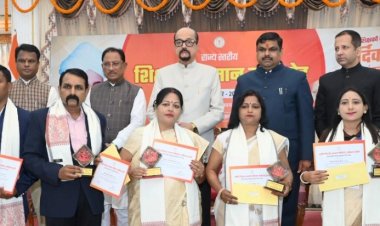 शिक्षक अपने विद्यार्थियों के लिए रोल मॉडल होता है: राज्यपाल डेका