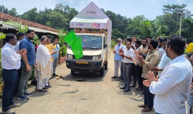 विधायक श्रीमती गोमती साय ने सूर्य घर मुफ्त बिजली योजना के प्रचार-प्रसार रथ को हरी झण्डी दिखाकर किया रवाना