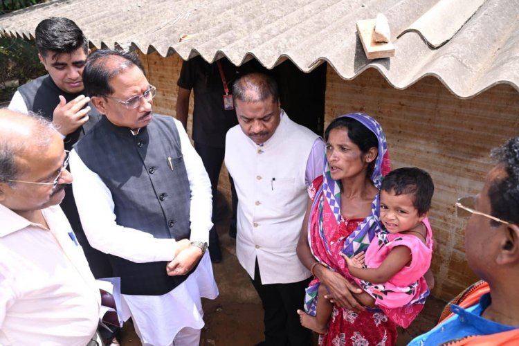 प्रशासन की तत्परता: बाढ़ प्रभावितों को मिला राशन  बर्तन, कपड़े, गैस सिलेंडर और चूल्हा भी उपलब्ध:मकान ढहने पर सहायता राशि भी प्रदान की गई