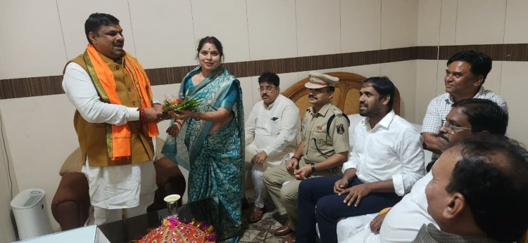 शिक्षा मंत्री गजेन्द्र यादव का भाजपा प्रदेश उपाध्यक्ष रंजना साहू ने किया अभिनंदन