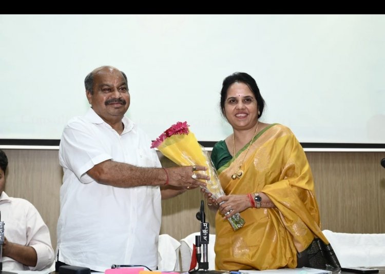 उत्तर विधायक को उत्तर विधानसभा के वार्डो में विकास हेतु 10-10 लाख देने की घोषणा पर महापौर ने दिया धन्यवाद