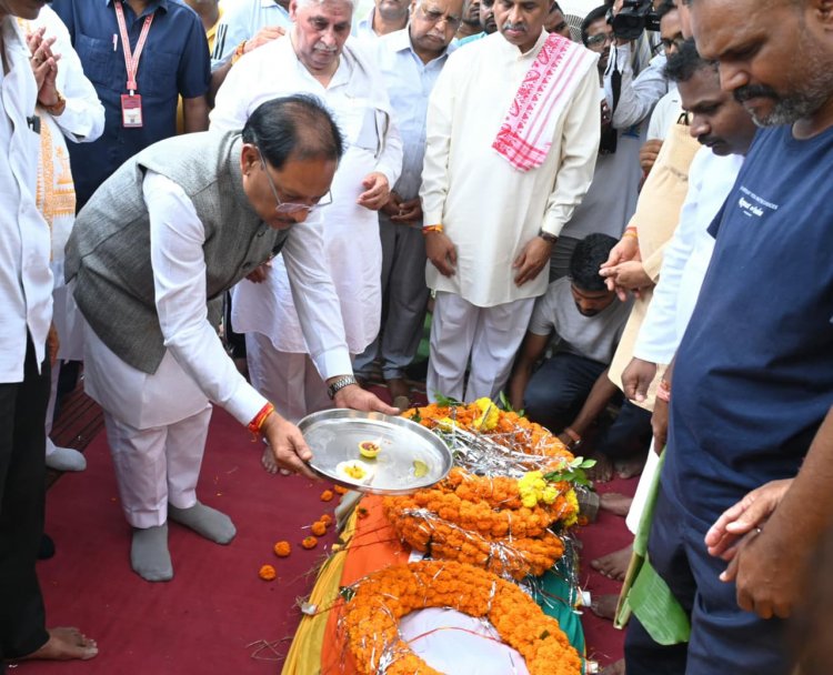 मुख्यमंत्री श्री साय ने पूर्व प्रांत प्रचारक श्रद्धेय श्री शांताराम  को दी श्रद्धांजलि