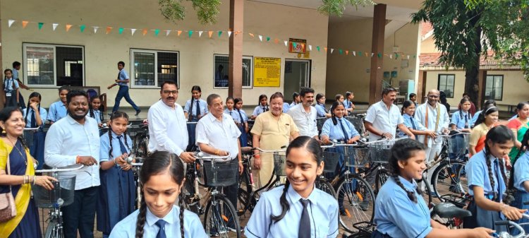 छात्राओं को मिली साइकिल, अब आसान होगा स्कूल जाना-विधायक  सुनील सोनी