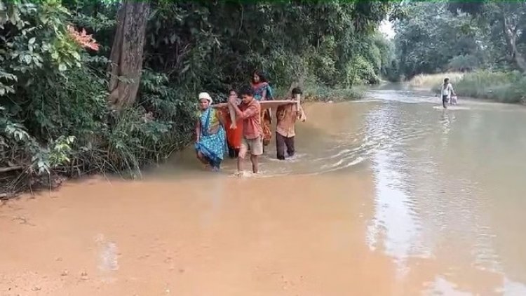 CG : प्रसाशन की नाकामी से गई नवजात की जान, पानी भरे होने से नहीं पहुंच पाया एम्बुलेंस