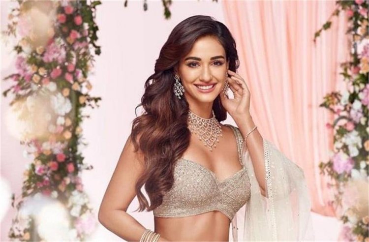 बॉलीवुड की फेमस एक्ट्रेस के घर के बाहर फायरिंग, प्रेमानंद महाराज जी का किया था अपमान