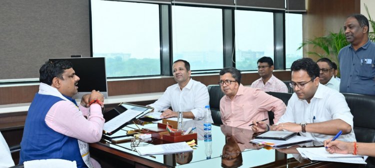 पुस्तकों की छपाई से लेकर परिवहन तक एक ही टेंडर के माध्यम हो: शिक्षा मंत्री  गजेंद्र यादव