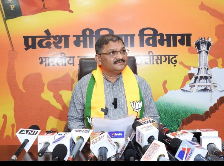 बैज बस्तर के विकास के लिए ब्रिज नहीं, बैरियर हैं : संतोष पांडेय