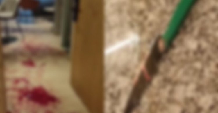 तेलीबांधा स्थित फ्लैट में खूनी वारदात, कमरे में मिले चाकू और खून के निशान, जांच में जुटी पुलिस