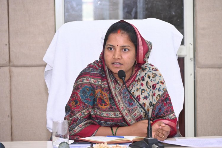 मंत्री लक्ष्मी राजवाड़े ने ली विभागीय समीक्षा बैठक….