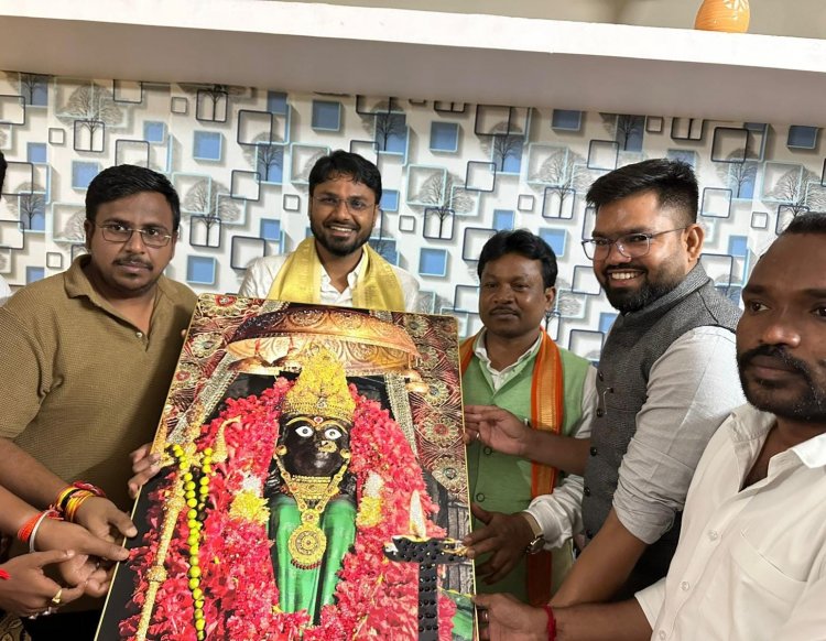 सांसद निवास पहुंचे भाजयुमो प्रदेश अध्यक्ष राहुल टिकरिहा  बस्तर सांसद महेश कश्यप ने दी बधाई, कहा भाजपा संगठन की शक्ति है युवा मोर्चा 