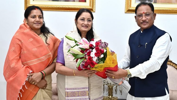 मुख्यमंत्री विष्णु देव साय से केंद्रीय महिला एवं बाल विकास मंत्री श्रीमती अन्नपूर्णा देवी ने की सौजन्य भेंट….