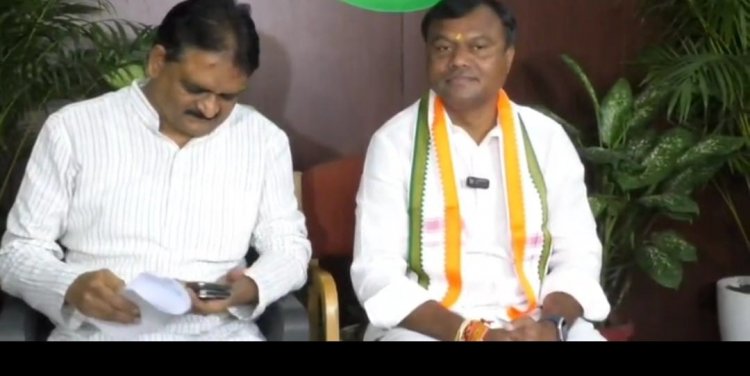 सरकार के भ्रष्टाचार के खिलाफ आवाज उठाने वालों के खिलाफ सरकार झूठे मुकदमे दर्ज करवा रही-दीपक बैज की पत्रकारों से चर्चा