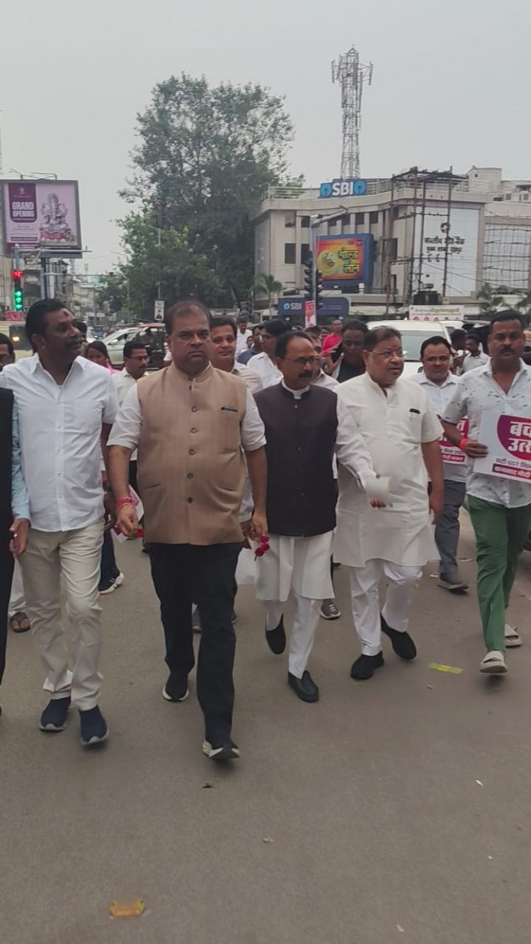 “स्वदेशी का मंत्र और GST बचत उत्सव” भाजपा नेताओं ने व्यापारियों से आग्रह किया कि वे जीएसटी की घटी हुई दरों का पूरा लाभ ग्राहकों तक पहुँचाएँ।