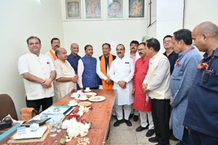 CG : जीएसटी बचत उत्सव का जायजा लेने बाजार पहुंचे मुख्यमंत्री साय