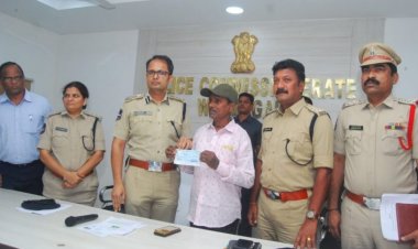 CG : बस्तर में माओवादी संगठन को बड़ा झटका — 8 लाख का इनामी नक्सली मंदा रूबेन ने किया आत्मसमर्पण