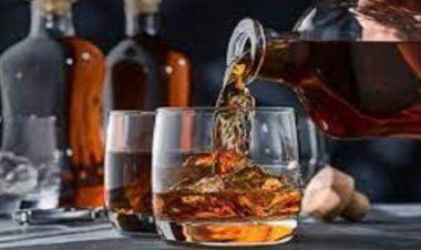 मदिरा प्रेमी अब जमकर छलकाएंगे जाम, जॉनी वॉकर समेत ये ब्रांड्स होंगे सस्ते, कम होगी स्कॉच व्हिस्की की भी कीमत