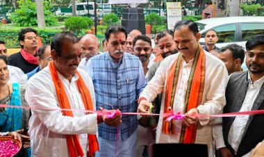 स्वास्थ्य मंत्री श्याम बिहारी एवं विधायक राजेश मूणत ने तीन दिवसीय छ.ग.लौह शिल्प प्रदर्शनी एवं बिक्री केंद्र का किया शुभारम्भ।..