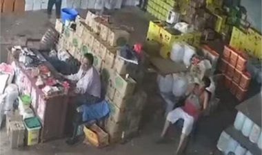 मर गई इंसानियत! दर्द से तड़पता रहा कर्मचारी, मालिक चलाता रहा मोबाइल, चंद मिनटों में तोड़ा दम