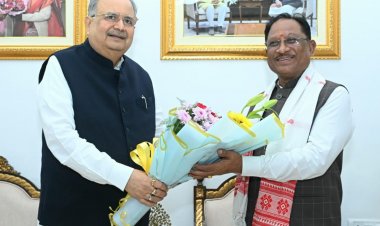 मुख्यमंत्री  विष्णु देव साय को विधानसभा अध्यक्ष डॉ. रमन सिंह ने नवीन विधानसभा भवन के लोकार्पण समारोह में शामिल होने का दिया आमंत्रण