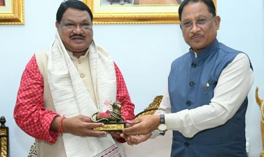 मुख्यमंत्री श्री साय से केंद्रीय जनजातीय कार्य मंत्री जुएल ओराम ने की सौजन्य मुलाकात