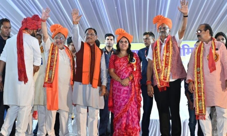 भव्य आतिशबाजी देखने को उमड़ी भारी भीड़-रावणभांठा एवं शंकरनगर दशहरा उत्सव में शामिल हुए मुख्यमंत्री  विष्णु देव साय