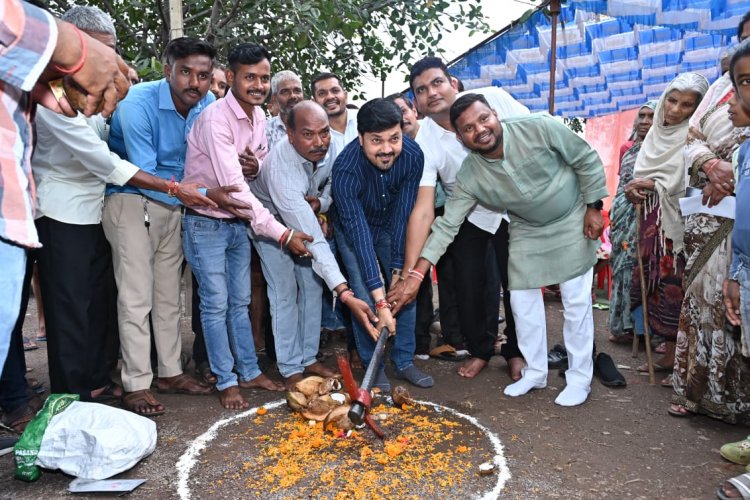 धरसींवा विधायक पद्मश्री अनुज शर्मा  ने1 नए सामुदायिक भवन और 3 भिन्न स्थानों पर नए आंगनबाड़ी भवन का निर्माण शीघ्र करने भूमिपूजन कर नागरिकों को दी शानदार सौगात0
