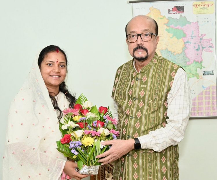 महिला एवं बाल विकास मंत्री श्रीमती लक्ष्मी राजवाड़े ने राज्यपाल  रमेन डेका से की सौजन्य भेंट