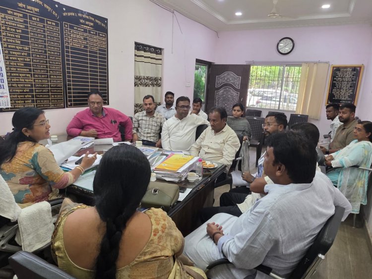 नगर निगम जोन 3 में रायपुर लोक सभा सांसद खेल महोत्सव के दिनांक 15 से 19 नवंबर के आयोजन पर पार्षदो एवं स्कूलो की बैठक में खेल महोत्सव में भाग लेने अधिक से अधिक पंजीयन करवाने अपील